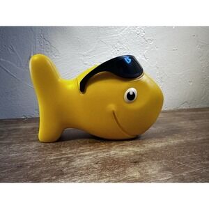 Pepperidge Farm Goldfish Snack-tainer Snack cracker Fish w/ glasses Used Once